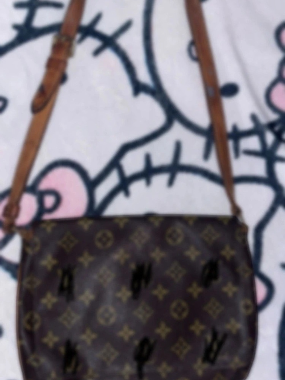 Louis Vuitton Shoulder Bag in Brown & Black